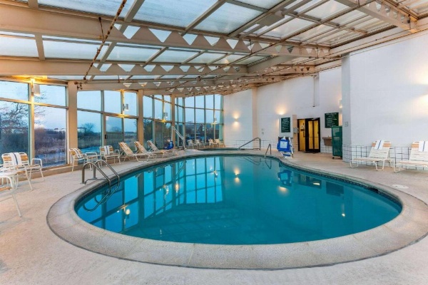 La Quinta Inn & Suites by Wyndham Chicago Gurnee image 14