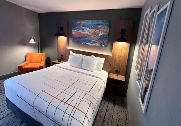 La Quinta Inn & Suites by Wyndham Chicago Gurnee image 17