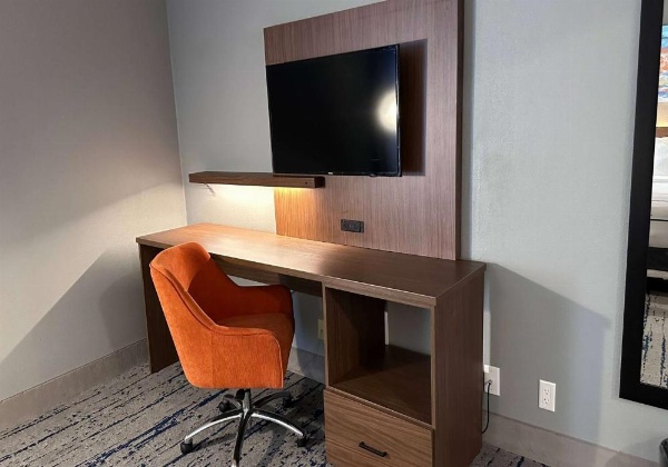 La Quinta Inn & Suites by Wyndham Chicago Gurnee image 21