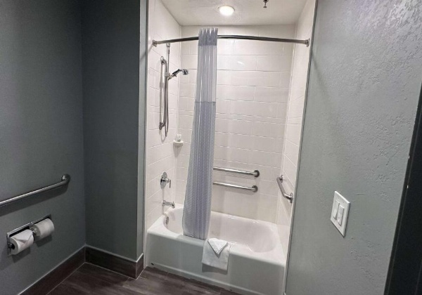 La Quinta Inn & Suites by Wyndham Chicago Gurnee image 23