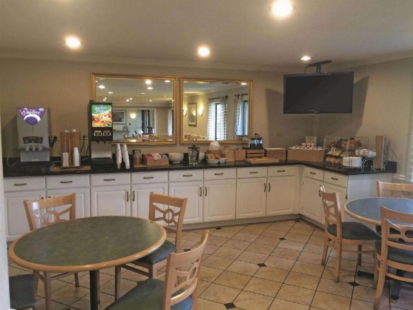 La Quinta Inn & Suites by Wyndham Chicago Gurnee image 24