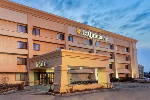 La Quinta Inn & Suites by Wyndham Chicago Gurnee Main image