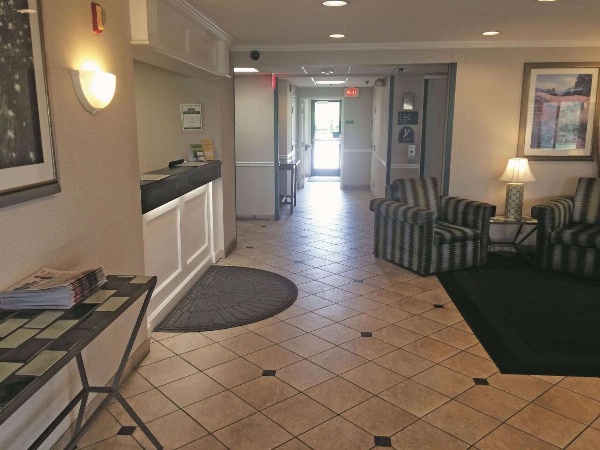 La Quinta Inn & Suites by Wyndham Chicago Gurnee image 6